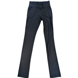 lululemon Skinny Will Pant Size 6 Black Luon Fabric with Pockets at the Hip